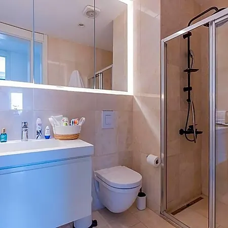 Golden Stones House View فندق